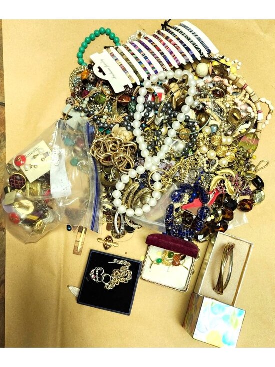 Mixed Jewelry - 7 Lbs Vintage To Modern Craft & Wearable Jewelry Lot Necklaces Bracelets Rings E